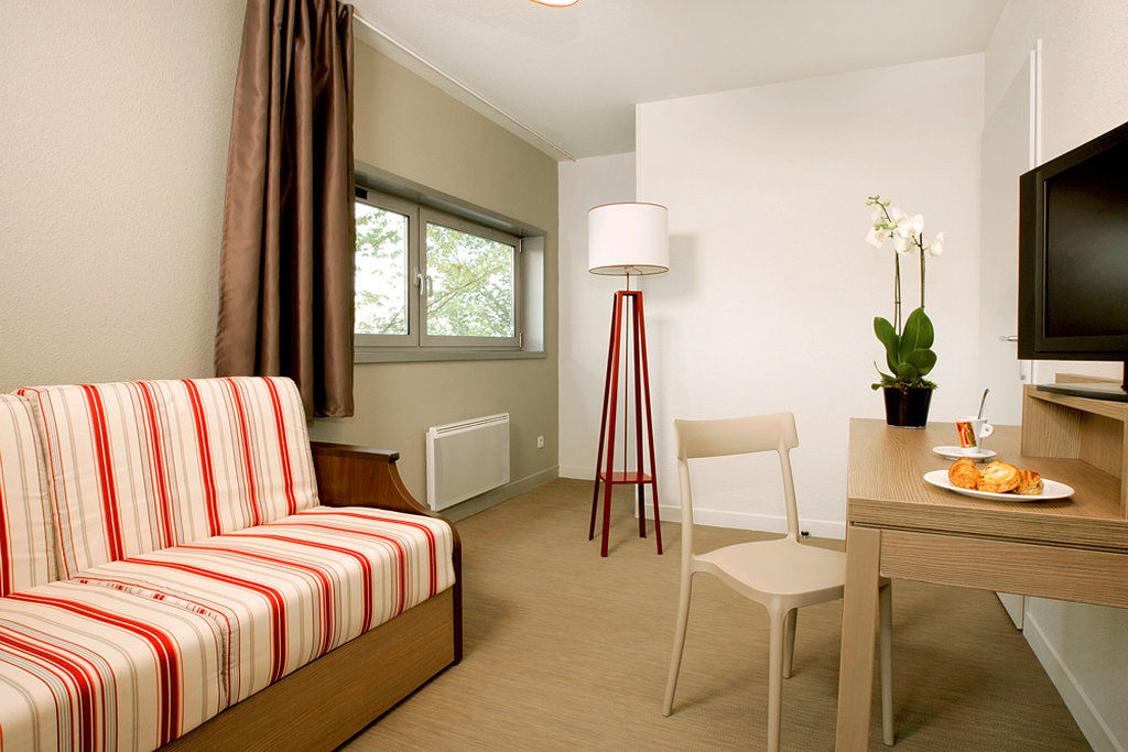 เซนิจูด โฮเทล-เรสซิเดนซ์ นาร์บอน ซองทร์ Aparthotel นาร์บอนน์ ภายนอก รูปภาพ