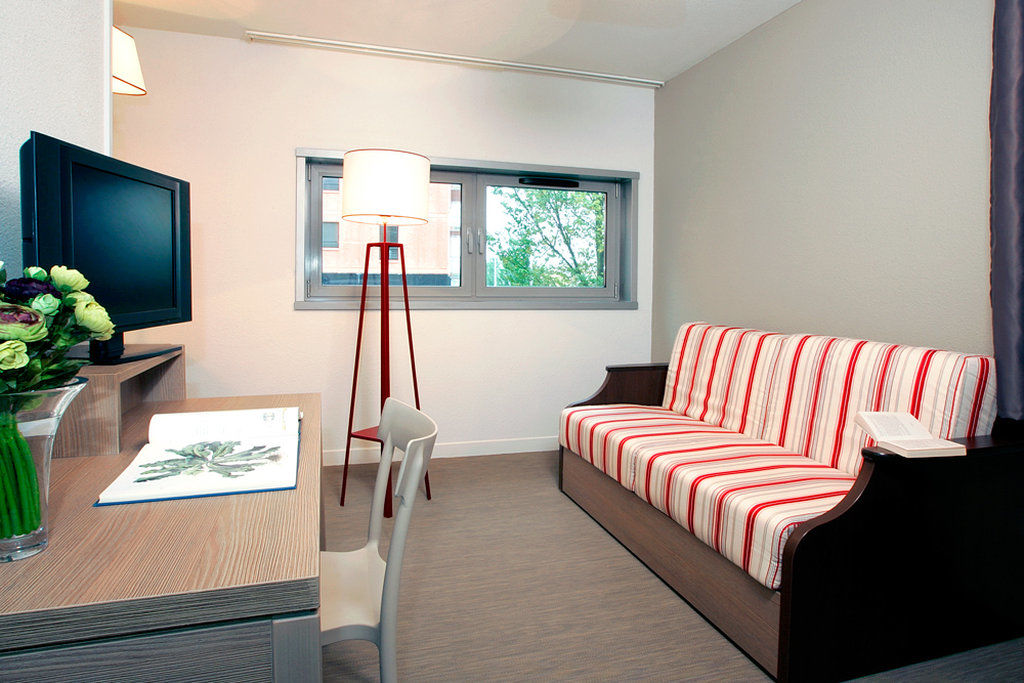 เซนิจูด โฮเทล-เรสซิเดนซ์ นาร์บอน ซองทร์ Aparthotel นาร์บอนน์ ภายนอก รูปภาพ